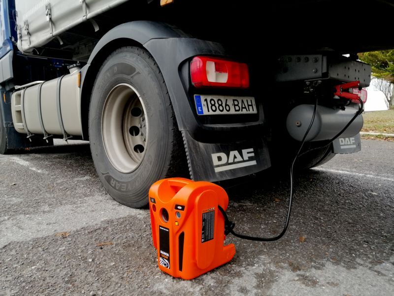 Produktbild 2400 CA/1200 CA Batterie-Booster 12/24V starker AGM Booster bild 2