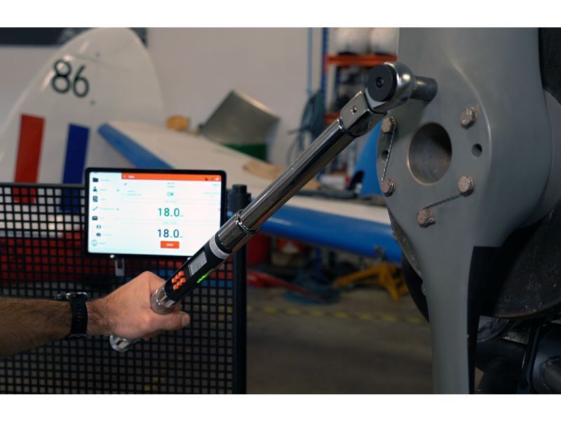 Produktbild Elektronischer Drehmoment-/Drehwinkelschlüssel 17-340 Nm mit Datenspeicher & Blu bild 2