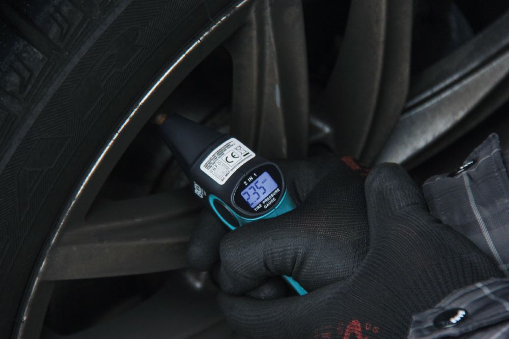 Produktbild Digitaler Reifendruckprüfer und Reifenprofil Messschieber 2 IN 1 bild 6