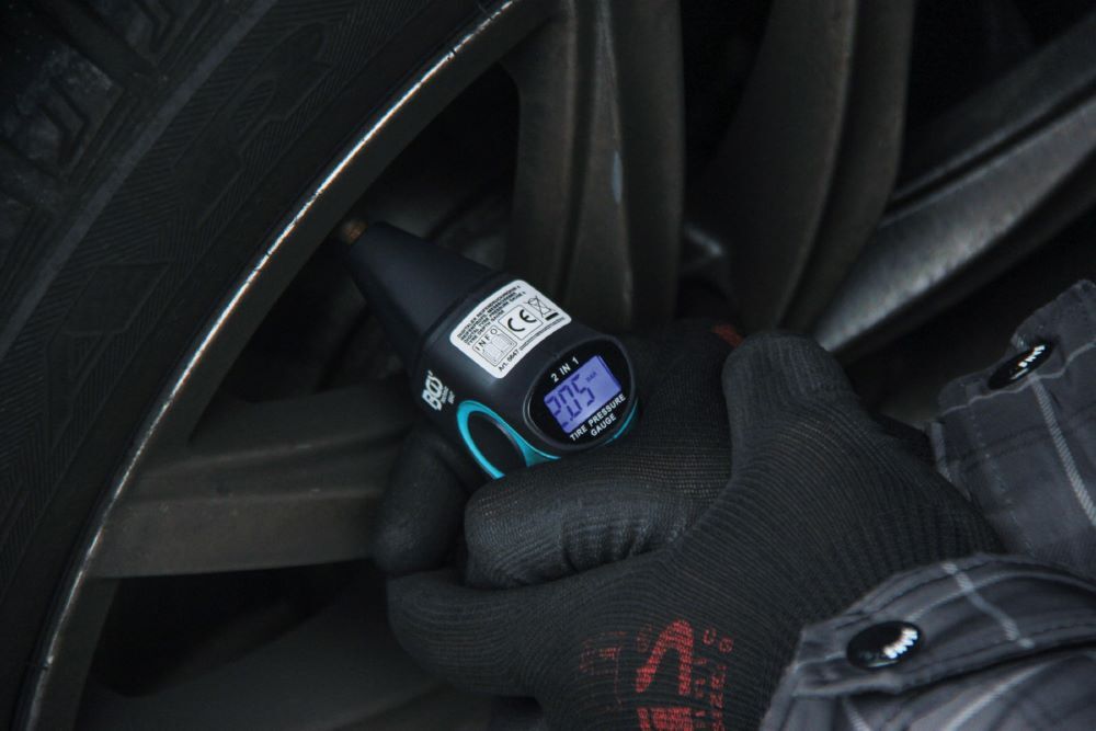 Produktbild Digitaler Reifendruckprüfer und Reifenprofil Messschieber 2 IN 1 bild 7