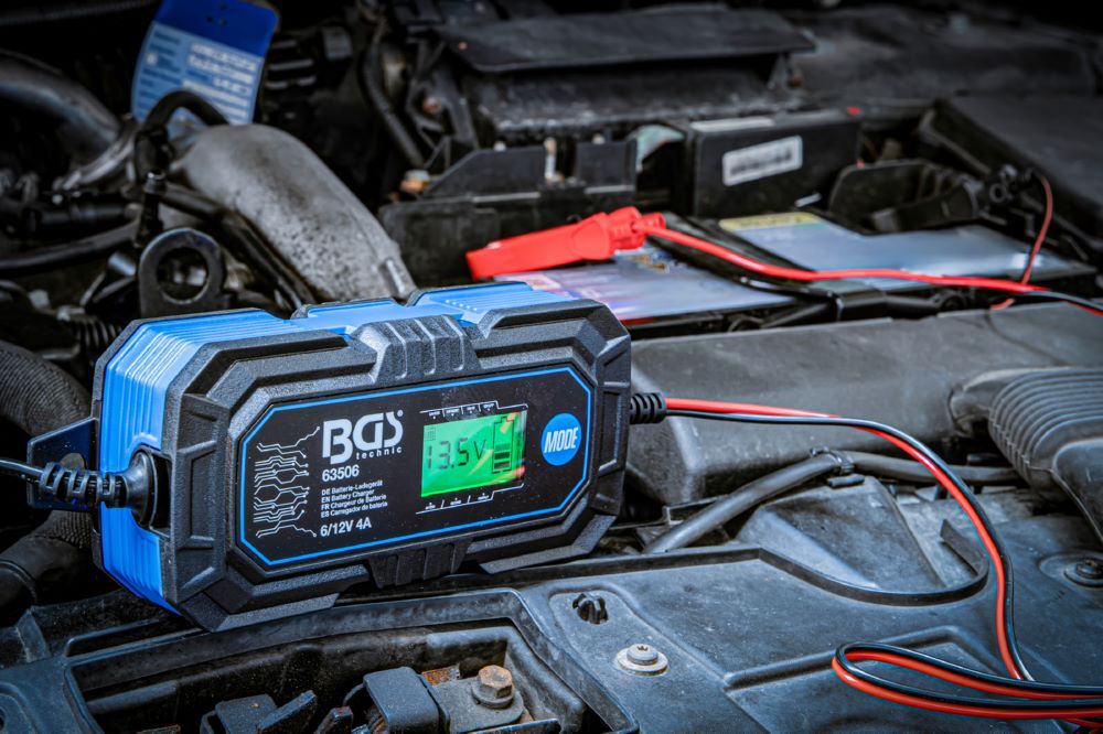 Produktbild Digitales Batterie-Ladegerät 6/12 V | 4 A bild 3