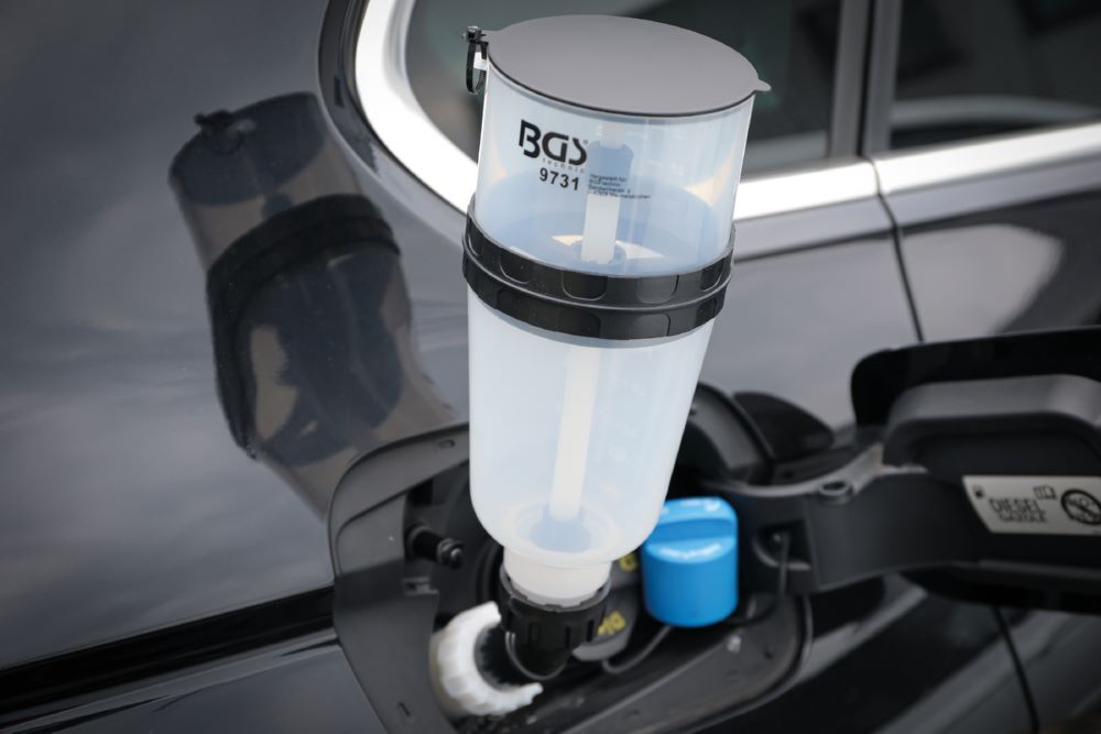 Produktbild Einfülltrichter für Harnstoff (AUS 32) abgewinkelt bild 2