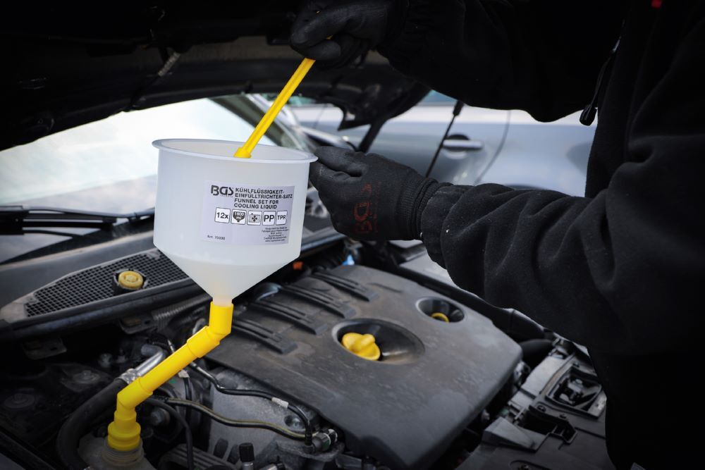 Produktbild Kühlflüssigkeit Einfülltrichter Satz 12 teilig bild 4