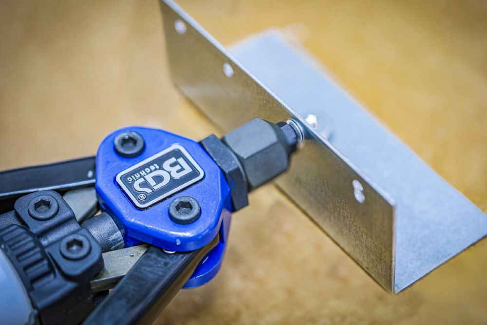 Produktbild Nietzange Langarm mit Sammelflasche bild 2