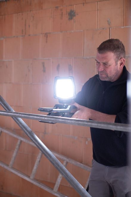 Brennenstuhl Akku LED Arbeitsstrahler 40 Watt CL 4050 MA klemmbar Brennenstuhl Akku LED Arbeitsstrahler 40 Watt CL 4050 MA klemmbar