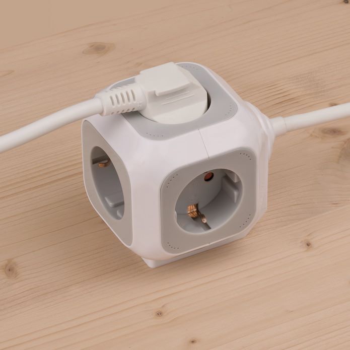 Brennenstuhl ALEA Power Steckdosenwürfel 4 fach mit 1,4m Kabel und Kinderschutz Brennenstuhl ALEA Power Steckdosenwürfel 4 fach mit 1,4m Kabel und Kinderschutz