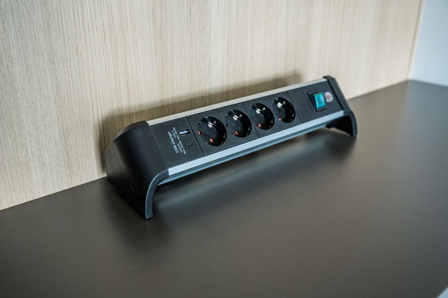 Brennenstuhl Alu-Office-Line Steckdosenleiste 4-fach mit USB Power-Delivery Typ C Produktbild Brennenstuhl Alu-Office-Line Steckdosenleiste 4-fach mit USB Power-Delivery Typ C bild 8