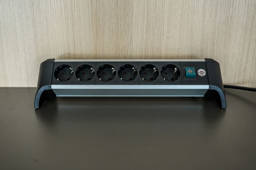 Brennenstuhl Alu-Office-Line Steckdosenleiste 6-fach Steckerleiste aus Aluminium 3 m Kabel Produktbild Brennenstuhl Alu-Office-Line Steckdosenleiste 6-fach Steckerleiste aus Aluminium 3 m Kabel bild 6