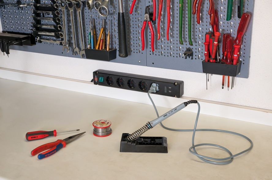 Brennenstuhl Bremounta Steckdosenleiste 5 fach mit 2 USB Ladebuchsen Steckerleiste USB mit S Produktbild Brennenstuhl Bremounta Steckdosenleiste 5 fach mit 2 USB Ladebuchsen Steckerleiste USB mit S bild 2