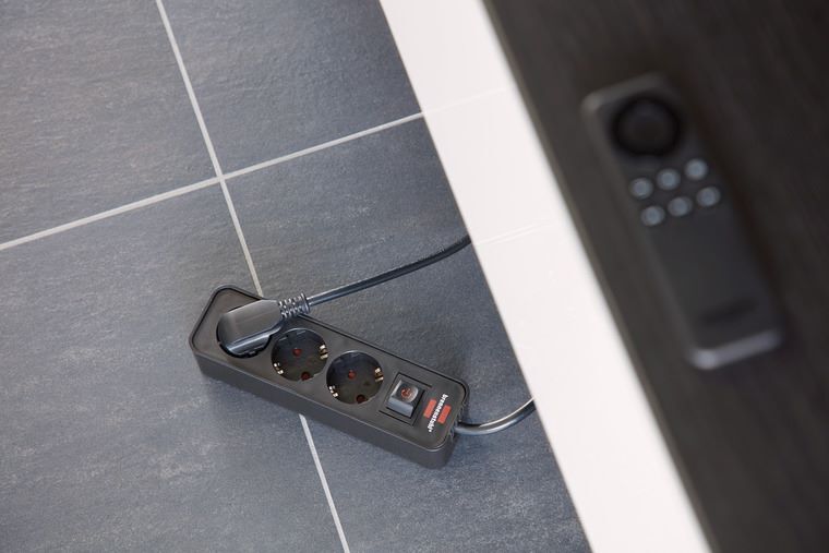 Brennenstuhl Ecolor Steckdosenleiste 3 fach Steckerleiste mit Schalter und 1,5m Kabel Produktbild Brennenstuhl Ecolor Steckdosenleiste 3 fach Steckerleiste mit Schalter und 1,5m Kabel bild 2