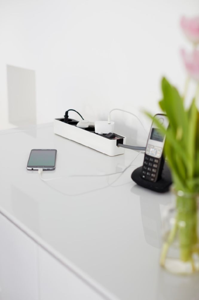 Brennenstuhl Ecolor Steckdosenleiste 5 fach weiß schwarz Produktbild Brennenstuhl Ecolor Steckdosenleiste 5 fach weiß schwarz bild 2