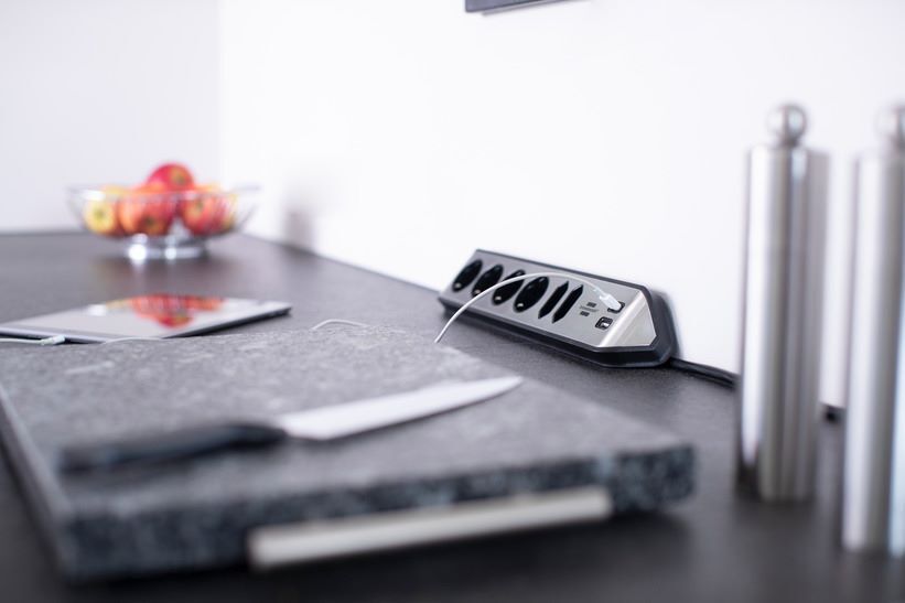 Brennenstuhl Ecksteckdosenleiste 6-fach Tischsteckdose mit Edelstahloberfläche silber/schwarz Produktbild Brennenstuhl Ecksteckdosenleiste 6-fach Tischsteckdose mit Edelstahloberfläche silber/schwarz bild 12