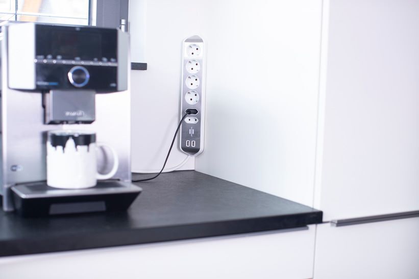 Brennenstuhl Ecksteckdosenleiste 6-fach 4 x Schutzkontakt 2 x Euro-Steckdosen 2x USB Produktbild Brennenstuhl Ecksteckdosenleiste 6-fach 4 x Schutzkontakt 2 x Euro-Steckdosen 2x USB bild 12