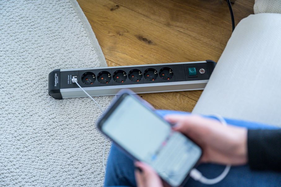Brennenstuhl Premium-Alu-Line Steckdosenleiste 6-fach USB/Mehrfachsteckdose 3 m Kabel Produktbild Brennenstuhl Premium-Alu-Line Steckdosenleiste 6-fach USB/Mehrfachsteckdose 3 m Kabel bild 11