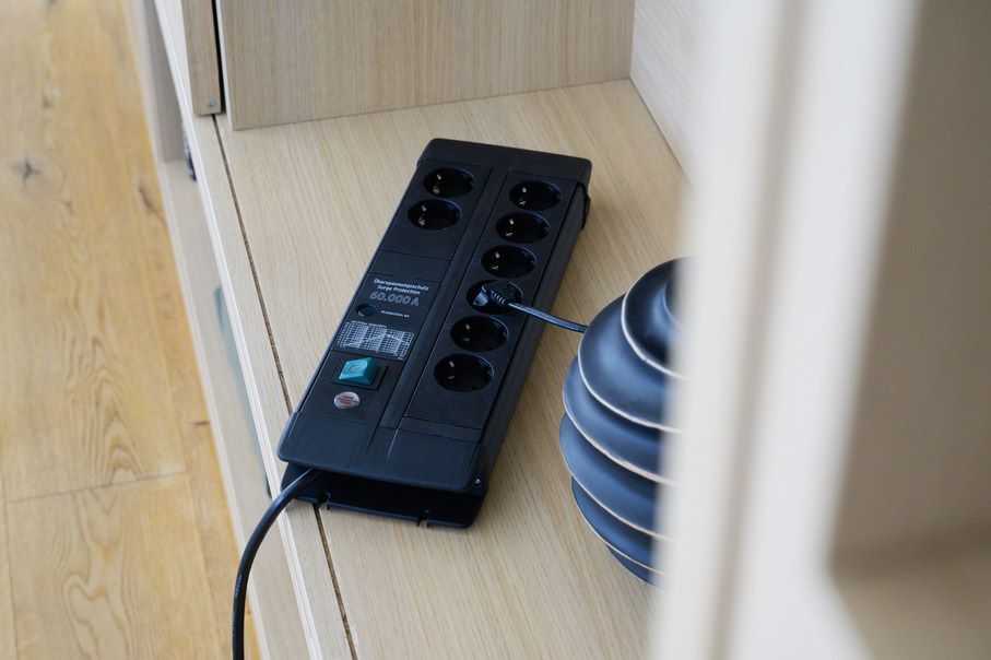 Brennenstuhl Premium-Line Steckdosenleiste 8-fach mit Überspannungsschutz 3 m Kabel schwarz Produktbild Brennenstuhl Premium-Line Steckdosenleiste 8-fach mit Überspannungsschutz 3 m Kabel schwarz bild 5