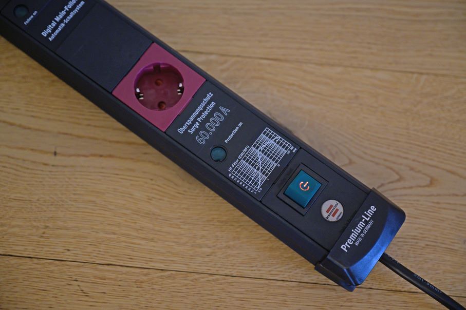 Brennenstuhl Premium-Line Steckdosenleiste 5-fach mit Überspannungsschutz Produktbild Brennenstuhl Premium-Line Steckdosenleiste 5-fach mit Überspannungsschutz bild 7
