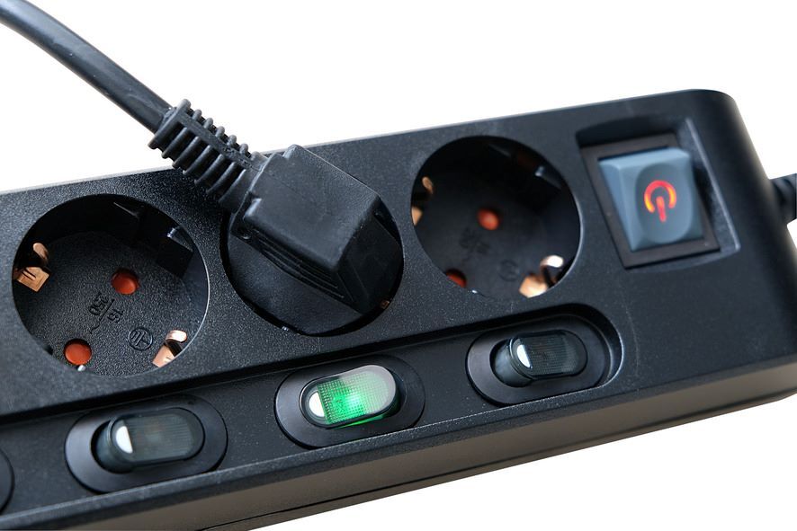 Brennenstuhl Steckdosenleiste einzeln schaltbar 6 fach mit 2 poligen Schaltern Produktbild Brennenstuhl Steckdosenleiste einzeln schaltbar 6 fach mit 2 poligen Schaltern bild 5