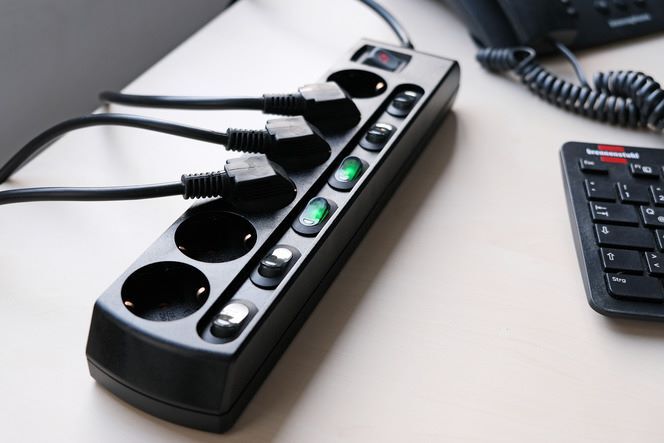 Brennenstuhl Steckdosenleiste einzeln schaltbar 6 fach mit 2 poligen Schaltern Produktbild Brennenstuhl Steckdosenleiste einzeln schaltbar 6 fach mit 2 poligen Schaltern bild 6