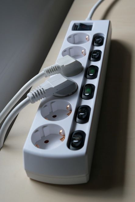 Brennenstuhl Steckdosenleiste einzeln schaltbar 6 fach mit 2 poligen Schaltern Produktbild Brennenstuhl Steckdosenleiste einzeln schaltbar 6 fach mit 2 poligen Schaltern bild 7