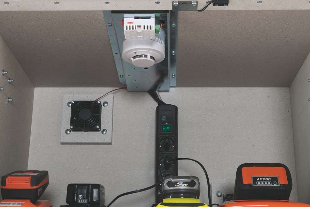 CEMO Akku LI Ladeschrank Lagerschrank Premium Plus Produktbild CEMO Akku LI Ladeschrank Lagerschrank Premium Plus bild 3