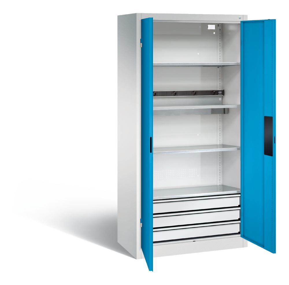 C+P Akkuladeschrank Serie 89 H 1950 x B 930 x T 500 mm lichtgrau lichtblau Produktbild C+P Akkuladeschrank Serie 89 H 1950 x B 930 x T 500 mm lichtgrau lichtblau