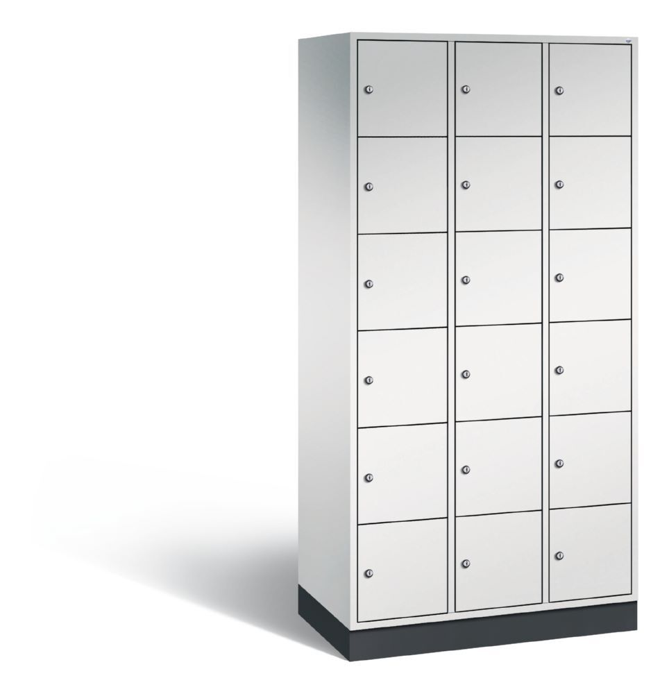 C+P Schließfachschrank Intro 18 Fächer 1950 x 920 x 490 mm in lichtgrau Produktbild C+P Schließfachschrank Intro 18 Fächer 1950 x 920 x 490 mm in lichtgrau