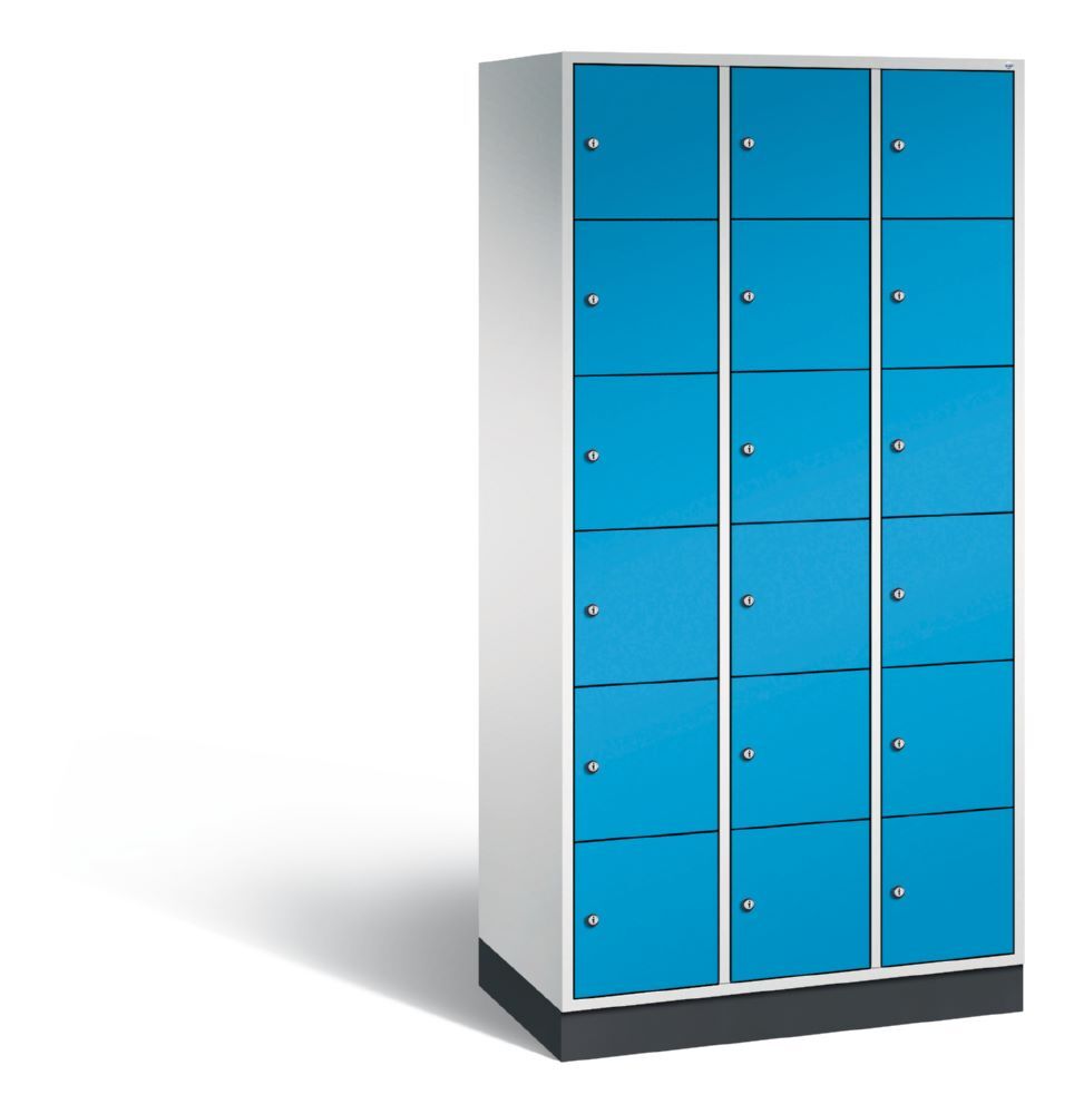 C+P Schließfachschrank Intro 18 Fächer 1950 x 920 x 490 mm lichtgrau lichtblau Produktbild C+P Schließfachschrank Intro 18 Fächer 1950 x 920 x 490 mm lichtgrau lichtblau