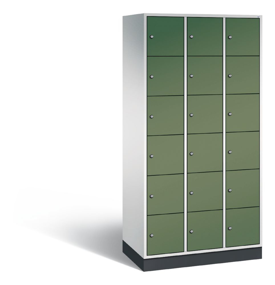 C+P Schließfachschrank Intro 18 Fächer 1950 x 920 x 490 mm lichtgrau resedagrün Produktbild C+P Schließfachschrank Intro 18 Fächer 1950 x 920 x 490 mm lichtgrau resedagrün