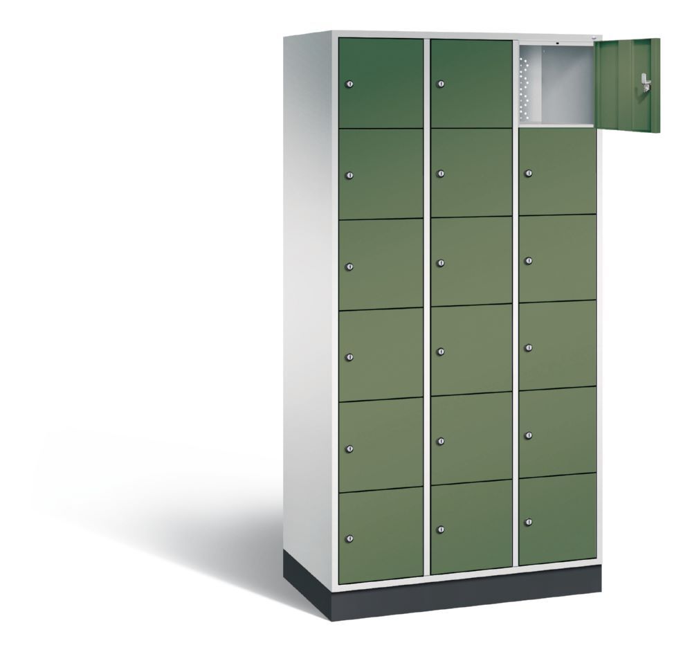 C+P Schließfachschrank Intro 18 Fächer 1950 x 920 x 490 mm lichtgrau resedagrün Produktbild C+P Schließfachschrank Intro 18 Fächer 1950 x 920 x 490 mm lichtgrau resedagrün bild 2