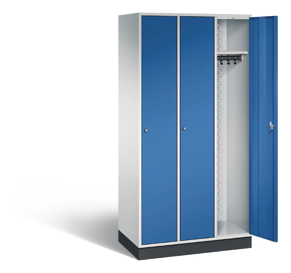 C+P Garderobenspind Intro 3 Abteile 1950 x 920 x 490 mm lichtgrau enzianblau Produktbild C+P Garderobenspind Intro 3 Abteile 1950 x 920 x 490 mm lichtgrau enzianblau bild 2