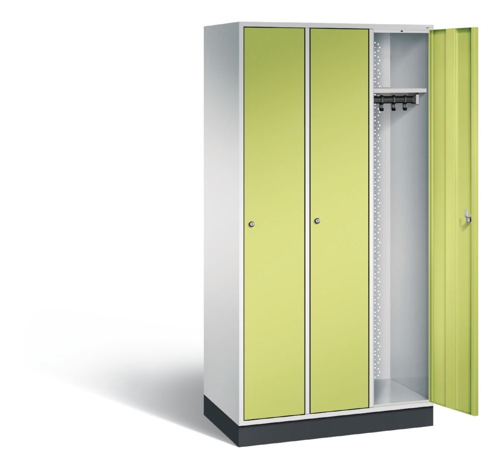 C+P Garderobenspind Intro 3 Abteile 1950 x 920 x 490 mm lichtgrau viridingrün Produktbild C+P Garderobenspind Intro 3 Abteile 1950 x 920 x 490 mm lichtgrau viridingrün bild 2
