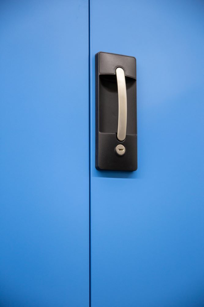 C+P Werkstattschrank mit Fenstertüren in fernblau 700 x 500 x 1950 mm Produktbild C+P Werkstattschrank mit Fenstertüren in fernblau 700 x 500 x 1950 mm bild 3