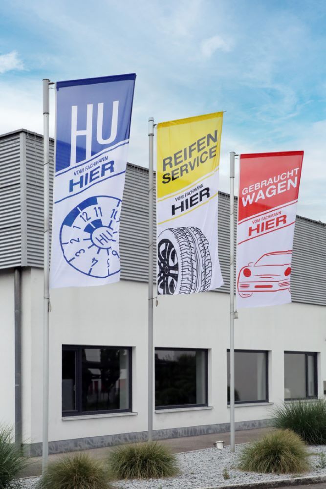 Produktbild EICHNER Fahne Gebrauchtwagen Druck 1-farbig (1C) HKS 14 Größe 300 x 120 cm