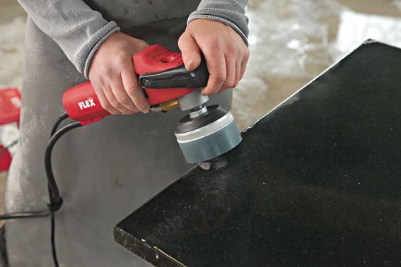 FLEX 1150 Watt Nass-Steinpolierer mit variabler Drehzahl und PRCD-Schalter, 115 mm FLEX 1150 Watt Nass-Steinpolierer mit variabler Drehzahl und PRCD-Schalter, 115 mm