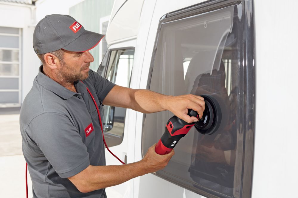 FLEX Polierer mit hohem Drehmoment für die Bearbeitung großer Lackoberflächen 1400W FLEX Polierer mit hohem Drehmoment für die Bearbeitung großer Lackoberflächen 1400W