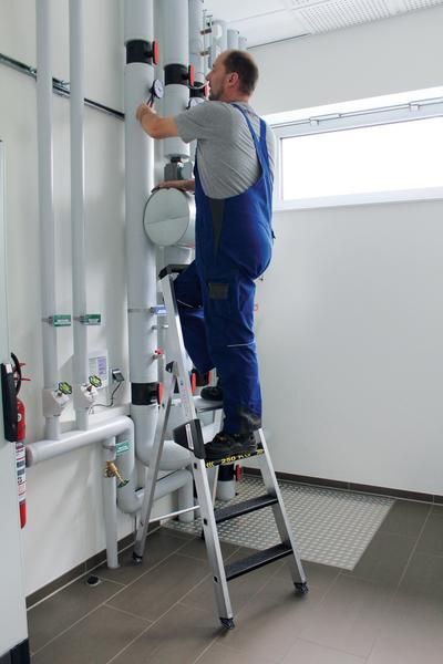 Günzburger Alu Stehleiter 250 kg clip-step R13 einseitig begehbar 5 Stufen Produktbild Günzburger Alu Stehleiter 250 kg clip-step R13 einseitig begehbar 5 Stufen