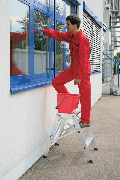 Günzburger Aluminium Arbeitspodest klappbar einseitig begehbar mit 3 Stufen Günzburger Aluminium Arbeitspodest klappbar einseitig begehbar mit 3 Stufen