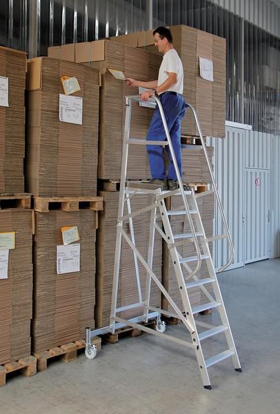 Günzburger Aluminium Plattformleiter fahrbar mit 8 Stufen Produktbild Günzburger Aluminium Plattformleiter fahrbar mit 8 Stufen