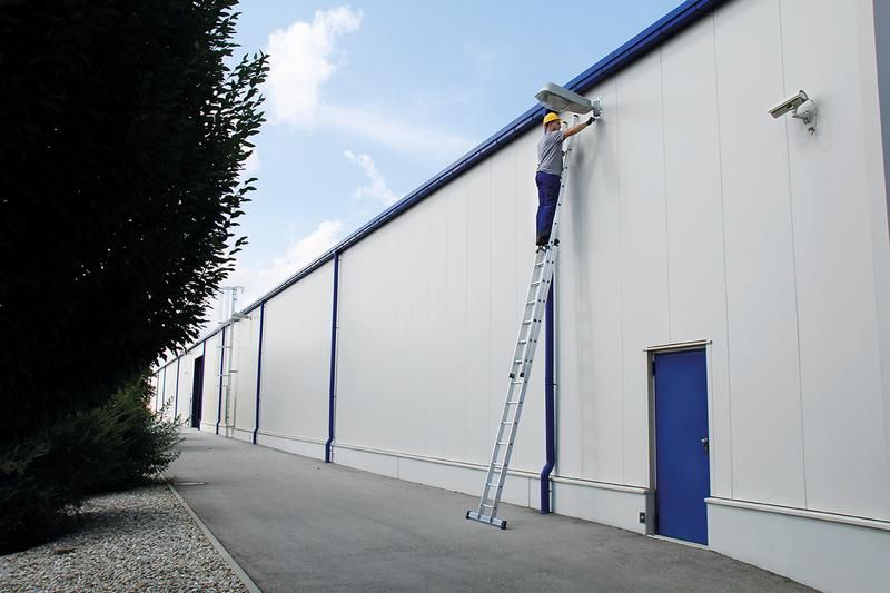 Günzburger Aluminium Schiebeleiter mit Standard Traverse mit 2 x 9 Sprossen Produktbild Günzburger Aluminium Schiebeleiter mit Standard Traverse mit 2 x 9 Sprossen