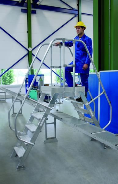 Günzburger Aluminium Überstieg stationär oder fahrbar 60 Grad mit 9 Stufen 800 mm breit