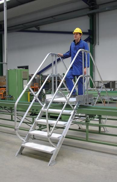 Günzburger Aluminium Überstieg stationär oder fahrbar 45 Grad mit 5 Stufen 600 mm breit Produktbild Günzburger Aluminium Überstieg stationär oder fahrbar 45 Grad mit 5 Stufen 600 mm breit