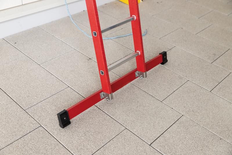 Günzburger Kunststoff Anlegeleiter mit Standtraverse 14 Sprossen Produktbild Günzburger Kunststoff Anlegeleiter mit Standtraverse 14 Sprossen bild 2