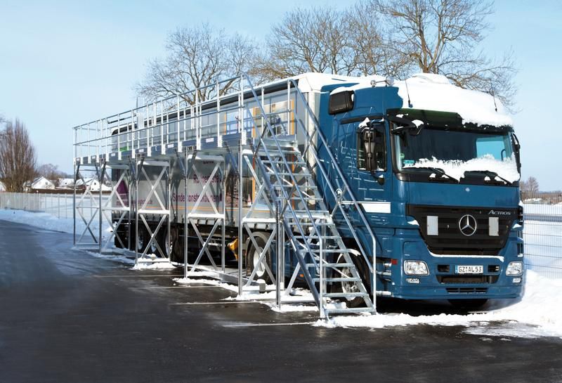 Günzburger Modul 4 zu Enteisungsgerüst Treppe 45 Grad mit Plattform Produktbild Günzburger Modul 4 zu Enteisungsgerüst Treppe 45 Grad mit Plattform bild 3