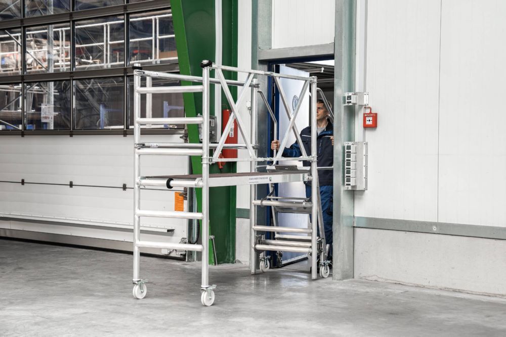 Günzburger Montageplattform mit Treppenzustieg aus Aluminium Produktbild Günzburger Montageplattform mit Treppenzustieg aus Aluminium bild 10