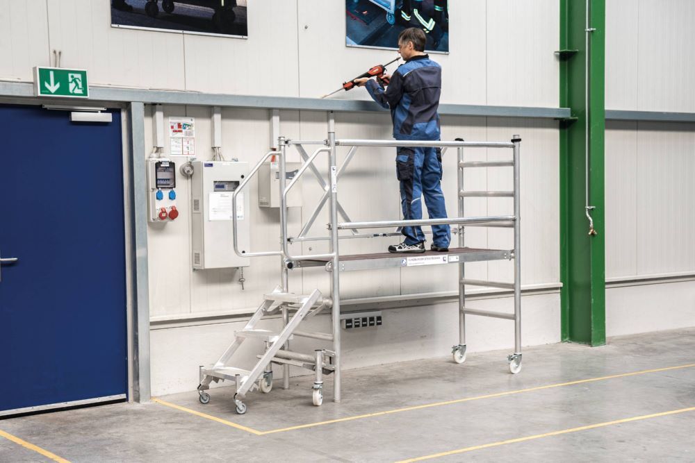 Günzburger Montageplattform mit Treppenzustieg aus Aluminium Produktbild Günzburger Montageplattform mit Treppenzustieg aus Aluminium bild 7