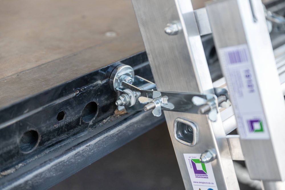 Günzburger Stufen Anlegeleiter LKW mit 5 Stufen mit Magnet Montagesatz Produktbild Günzburger Stufen Anlegeleiter LKW mit 5 Stufen mit Magnet Montagesatz bild 2