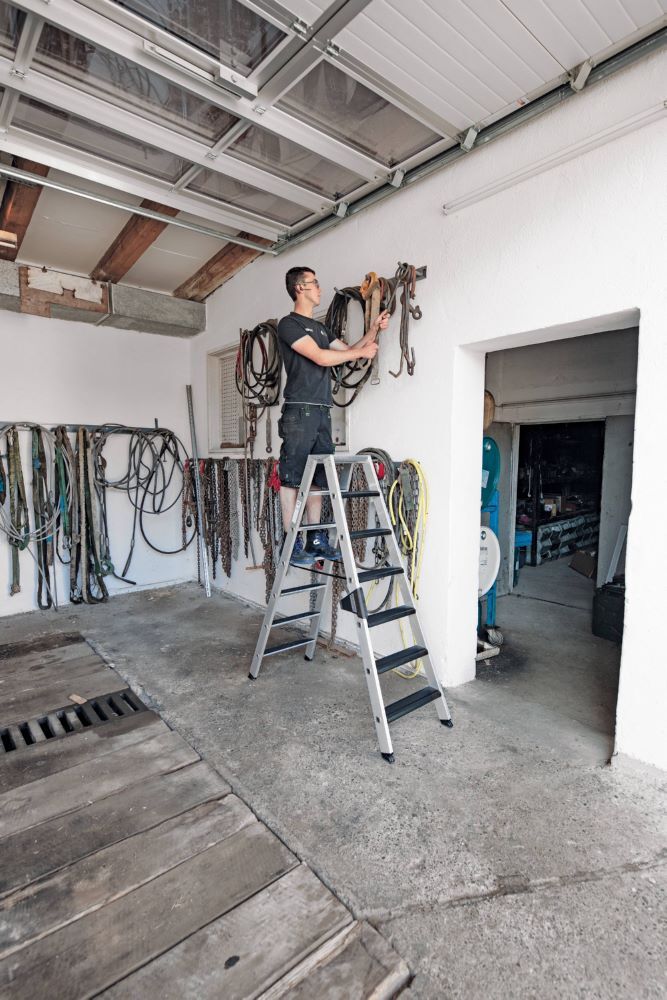 Günzburger Stufen Stehleiter beidseitig begehbar mit 2 x 9 Stufen Produktbild Günzburger Stufen Stehleiter beidseitig begehbar mit 2 x 9 Stufen bild 3