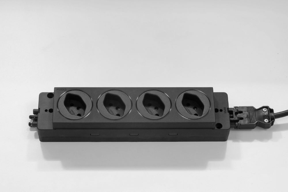 Hammerbacher Steckdosenleiste 4 fach mit 5 m Kabel CH Produktbild Hammerbacher Steckdosenleiste 4 fach mit 5 m Kabel CH