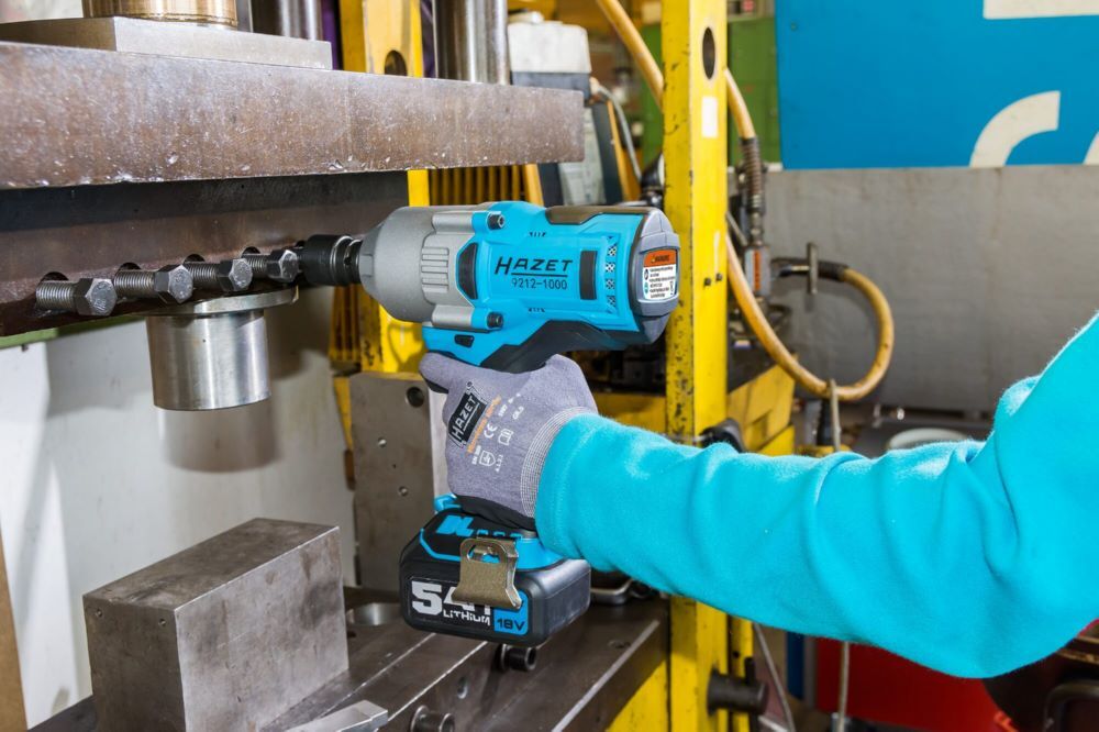 Hazet Akku Schlagschrauber 9212-1000LB/3 1/2 Zoll 3 teiliger Satz Produktbild Hazet Akku Schlagschrauber 9212-1000LB/3 1/2 Zoll 3 teiliger Satz bild 3