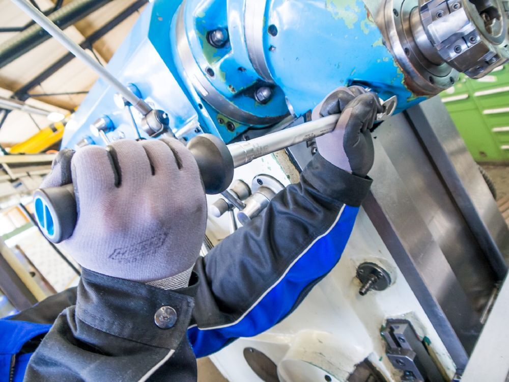 Hazet Drehmomentschlüssel mit DAkkS Kalibrierschein 6122-1CTCAL 40-200 Nm 543 mm Produktbild Hazet Drehmomentschlüssel mit DAkkS Kalibrierschein 6122-1CTCAL 40-200 Nm 543 mm bild 4